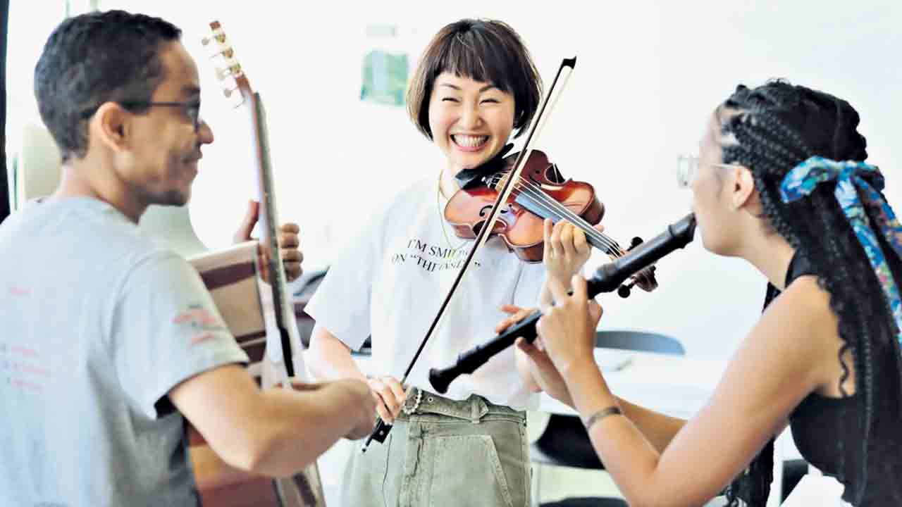 ముంబయి వీధుల్లో.. జపాన్‌ వాయులీనం