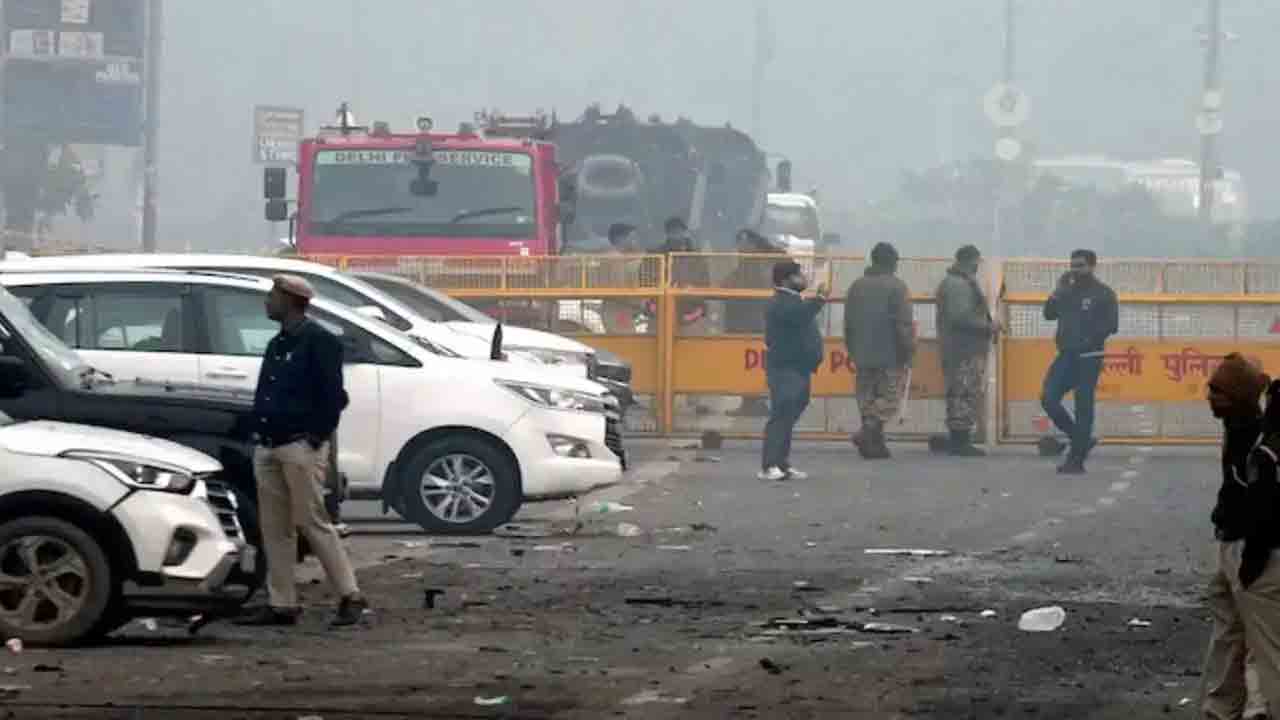 Metro Station | ఢిల్లీ పేలుడు.. నాలుగు రోజుల తర్వాత తెరుచుకున్న రెడ్‌ ఫోర్ట్‌ మెట్రో స్టేషన్‌