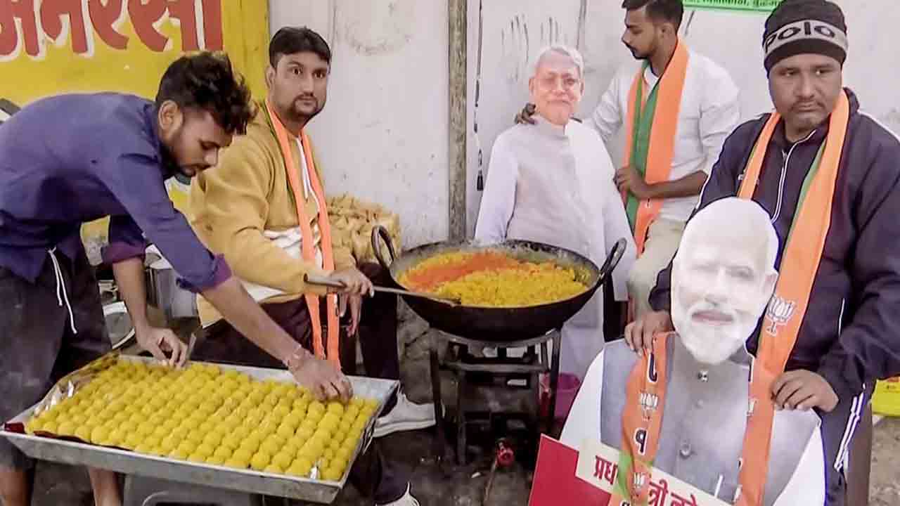 Victory Celebrations | 500 Kg లడ్డూలు.. 5 లక్షల రసగుల్లాలు.. బీహార్‌లో ఎన్డీయే విక్టరీ సెలబ్రేషన్స్‌