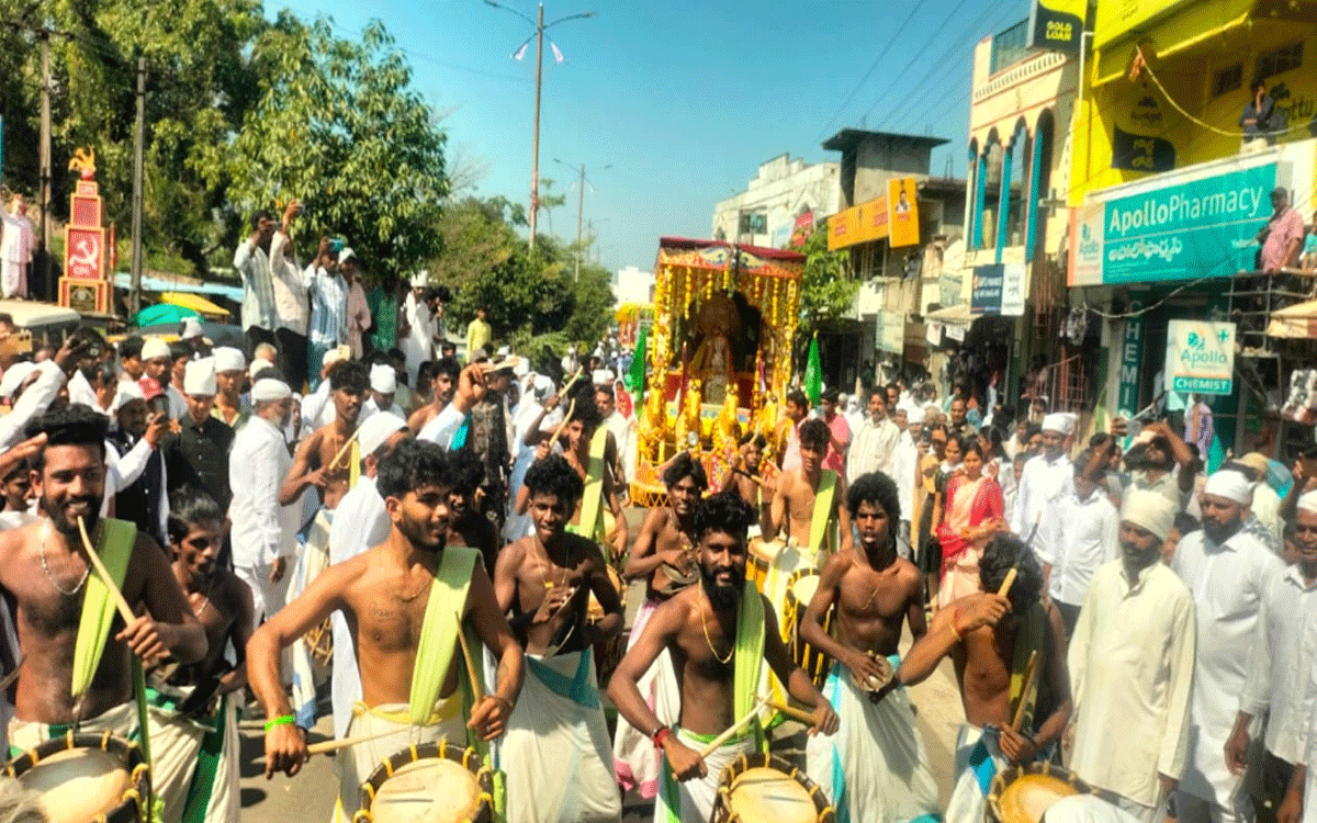 Yellandu : ఘనంగా నాగుల్ మీరా దర్గా ఉర్సు షరీఫ్ ముగింపు వేడుకలు