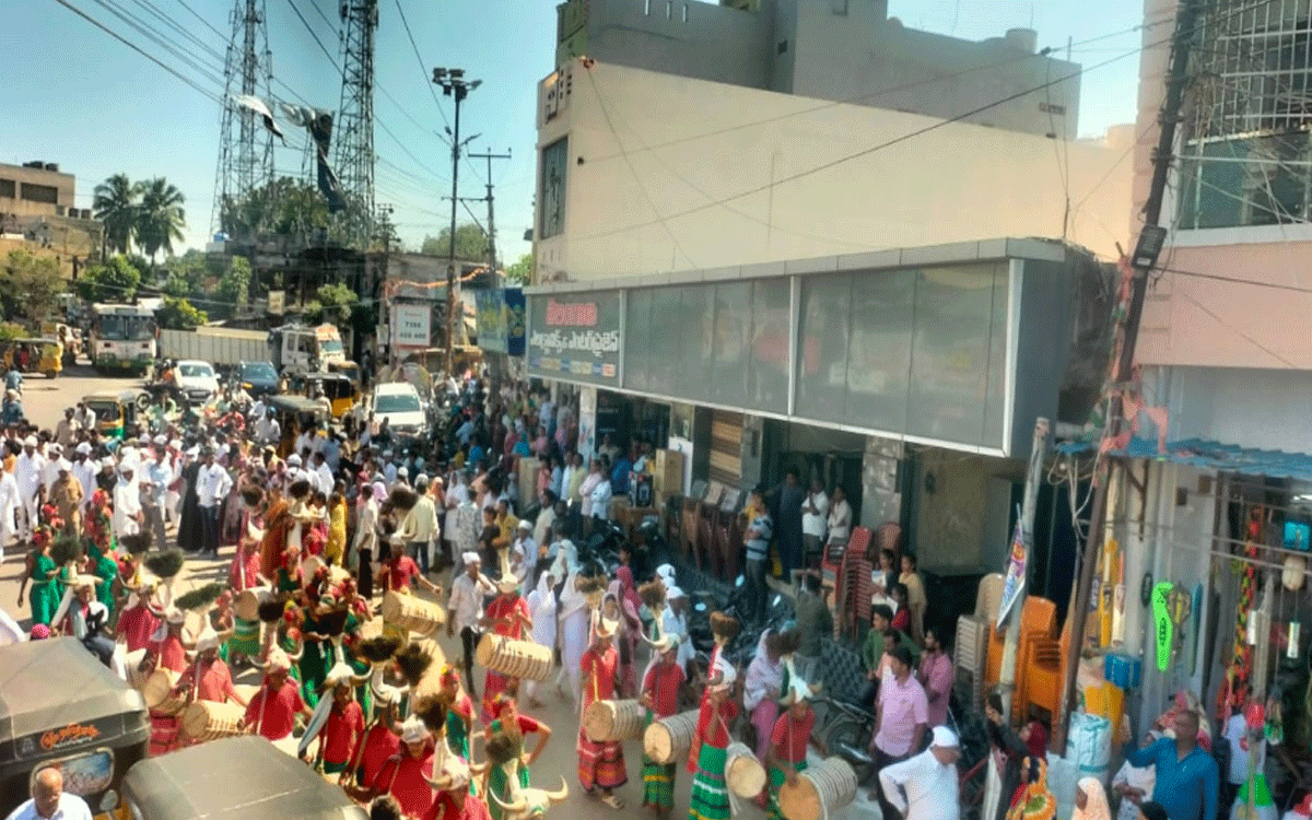 Yellandu : ఘనంగా నాగుల్ మీరా దర్గా ఉర్సు షరీఫ్ ముగింపు వేడుకలు