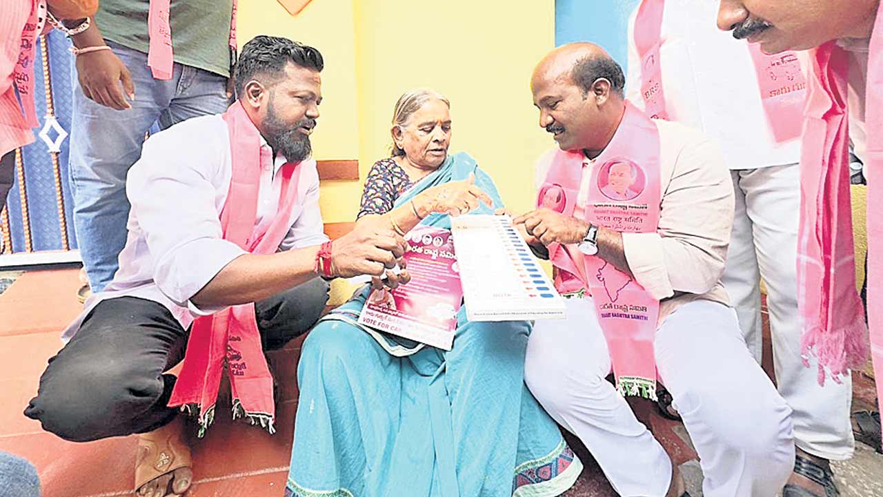 పింఛన్లు పెంచని కాంగ్రెస్‌కు బుద్ధి చెప్పాలమ్మా!