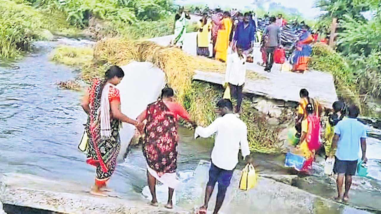 అష్ట దిగ్బంధంలో ఏడు గ్రామాలు