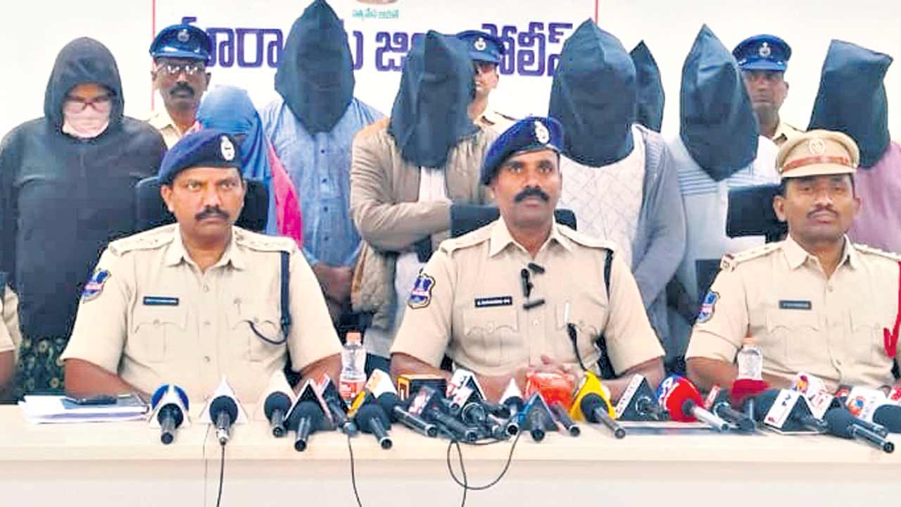 వీడిన హత్యకేసు మిస్టరీ..!