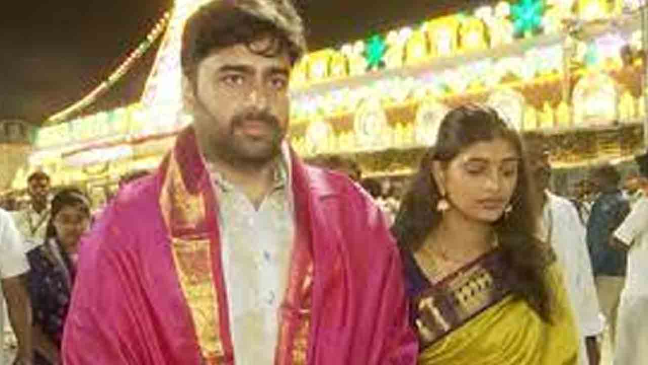 తిరుమల శ్రీవారిని దర్శించుకున్న ప్రముఖులు