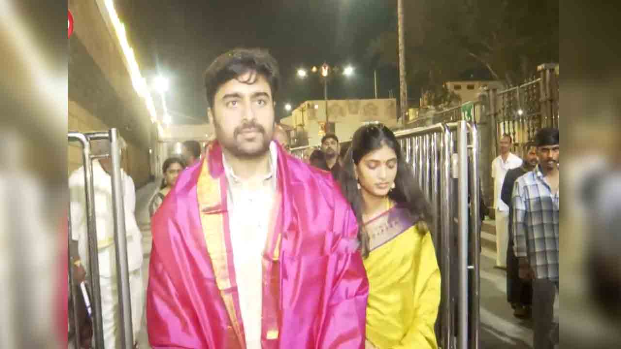 Nara Rohit | తిరుమల శ్రీవారిని దర్శించుకున్న నవ దంపతులు నారా రోహిత్, శిరీష