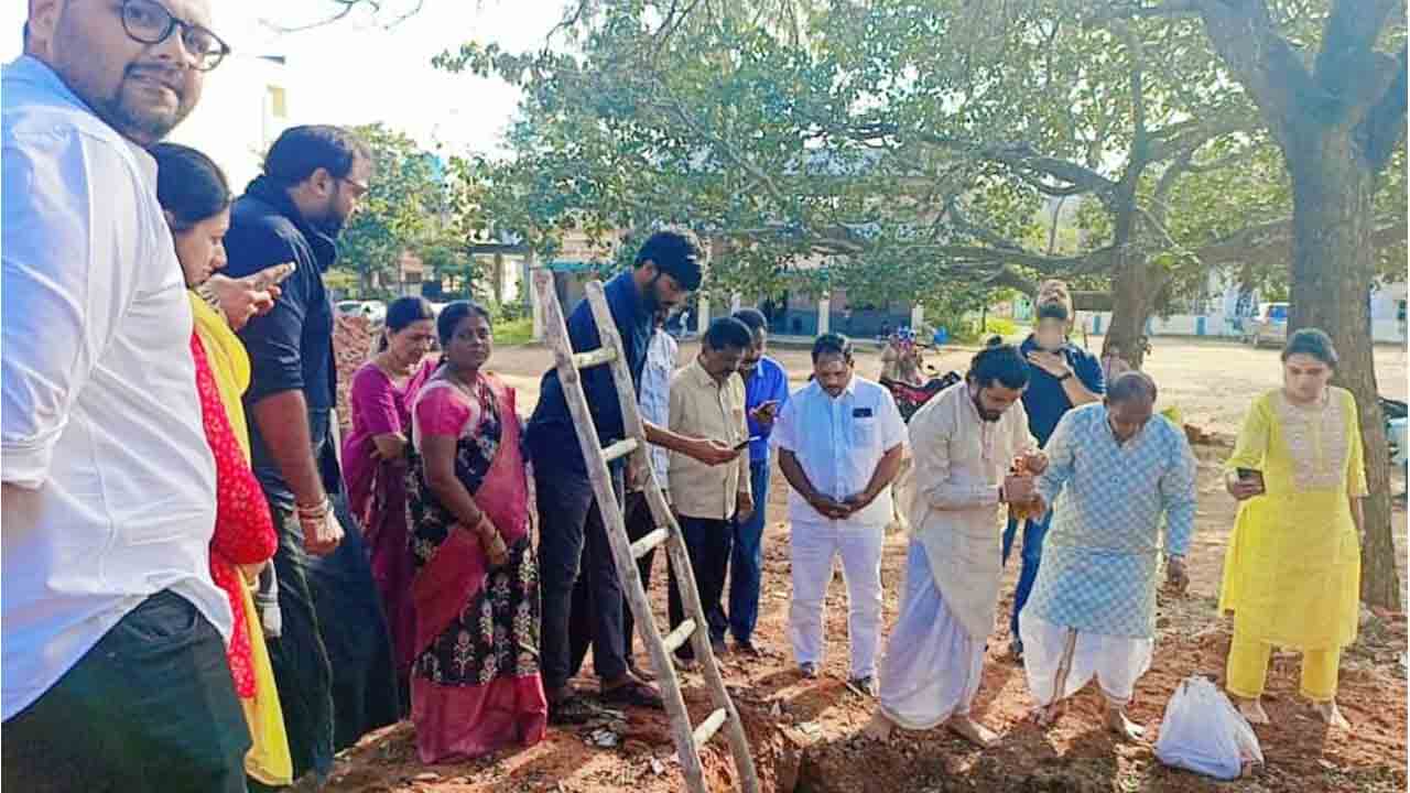 Narsapur | డెక్కన్ రౌండ్ టేబుల్ ట్రస్ట్ ఆధ్వర్యంలో పాఠశాల భవన నిర్మాణానికి భూమి పూజ
