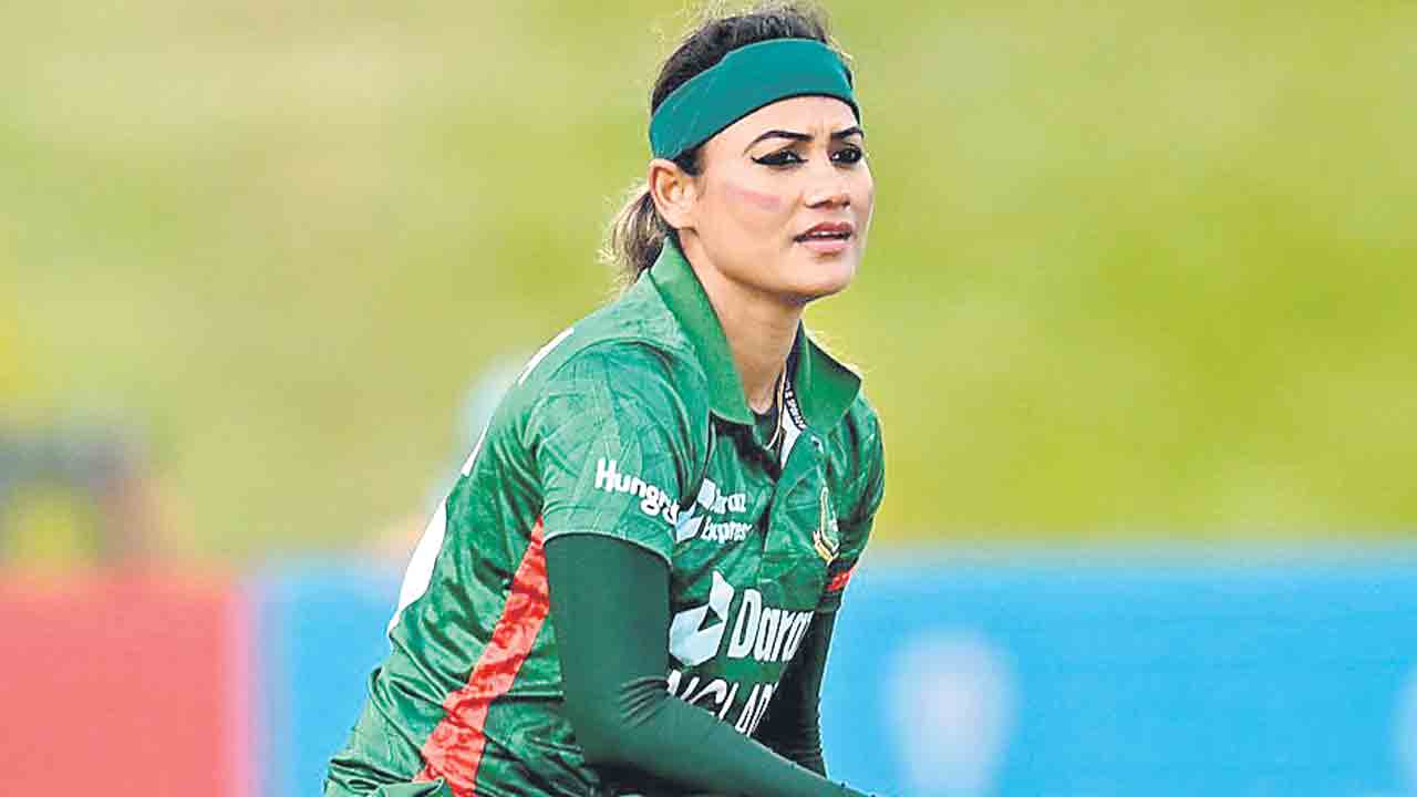 రూమ్‌కు పిలిపించుకుని కొట్టేది