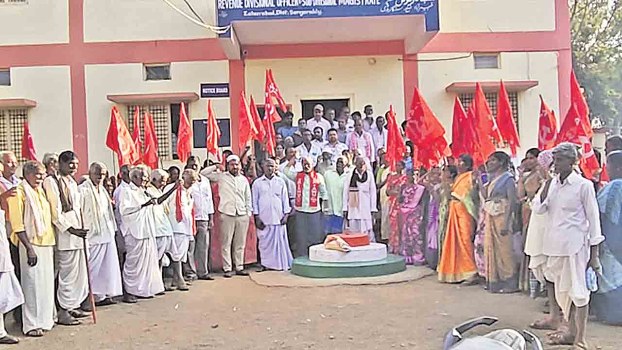 పునరావాసం కల్పించాకే పనులు చేపట్టాలి