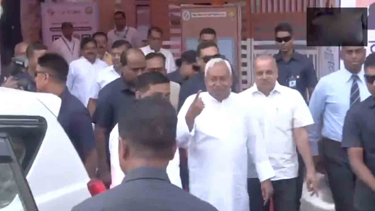 Nitish Kumar | ఓటు హక్కు వినియోగించుకున్న బీహార్‌ సీఎం నితీశ్‌ కుమార్