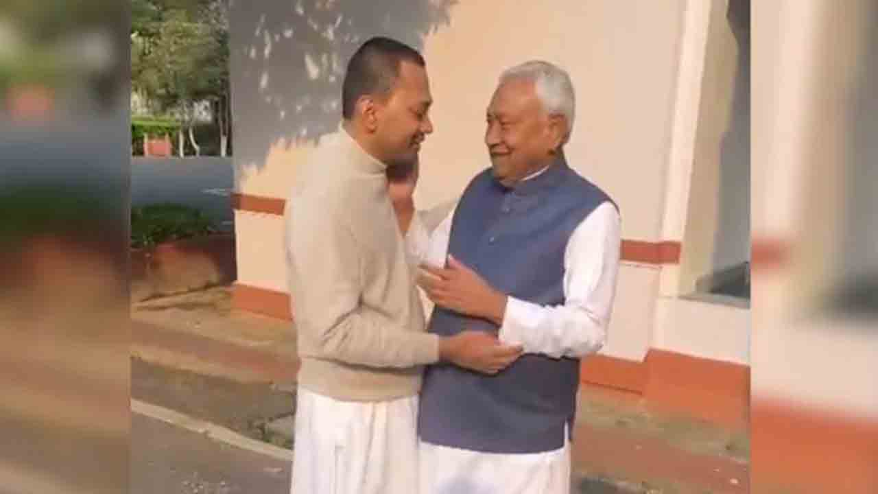 Nitish Kumar’s son Nishant | సీఎం నితీశ్‌ ప్రమాణ స్వీకారంలో.. ఆకట్టుకున్న కుమారుడు నిశాంత్‌