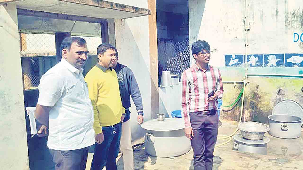 కిచిడీ బదులు నీళ్ల చారు