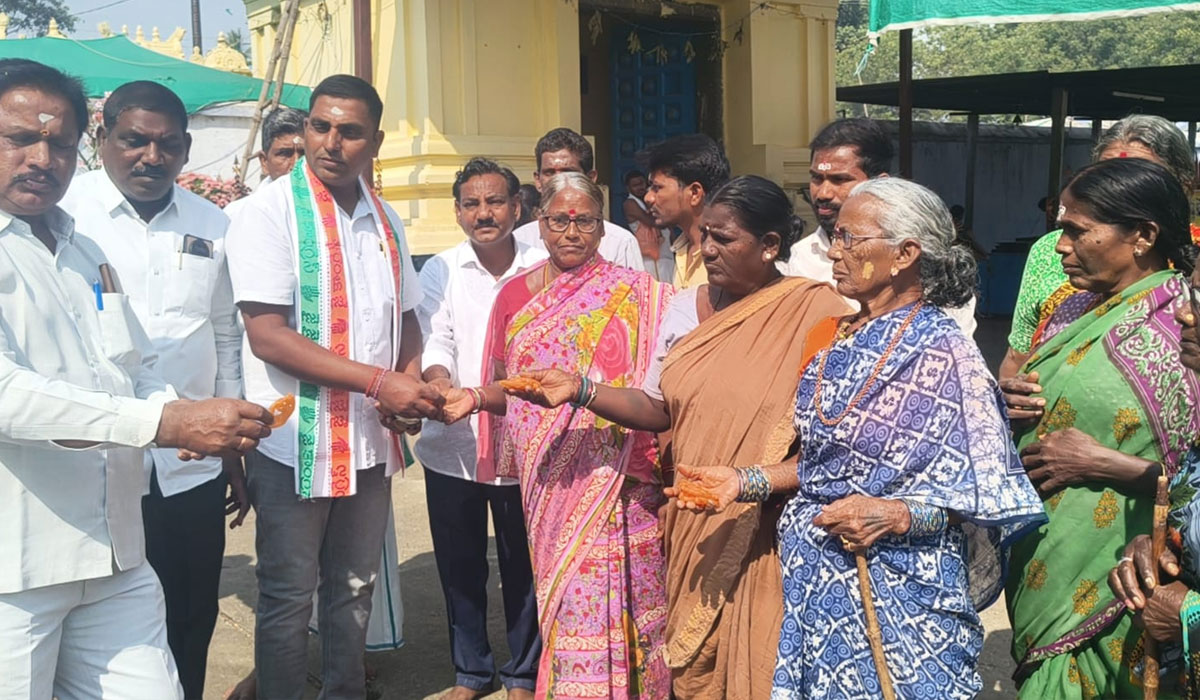 Minister Vivek Venkataswamy | ఓదెలలో ఘనంగా మంత్రి వివేక్ వెంకటస్వామి జన్మదిన వేడుకలు