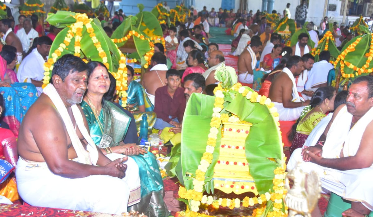 Odela | ఓదెల మల్లికార్జునస్వామి ఆలయంలో వైభవంగా సామూహిక సత్యనారాయణ స్వామి వ్రత పూజలు