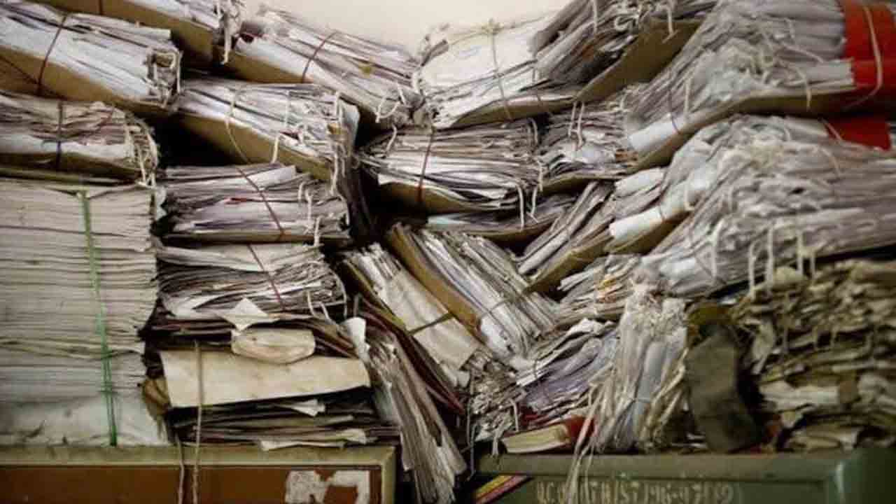 పాత ఫైళ్ల అమ్మకంతో కేంద్రానికి రూ.800 కోట్లు