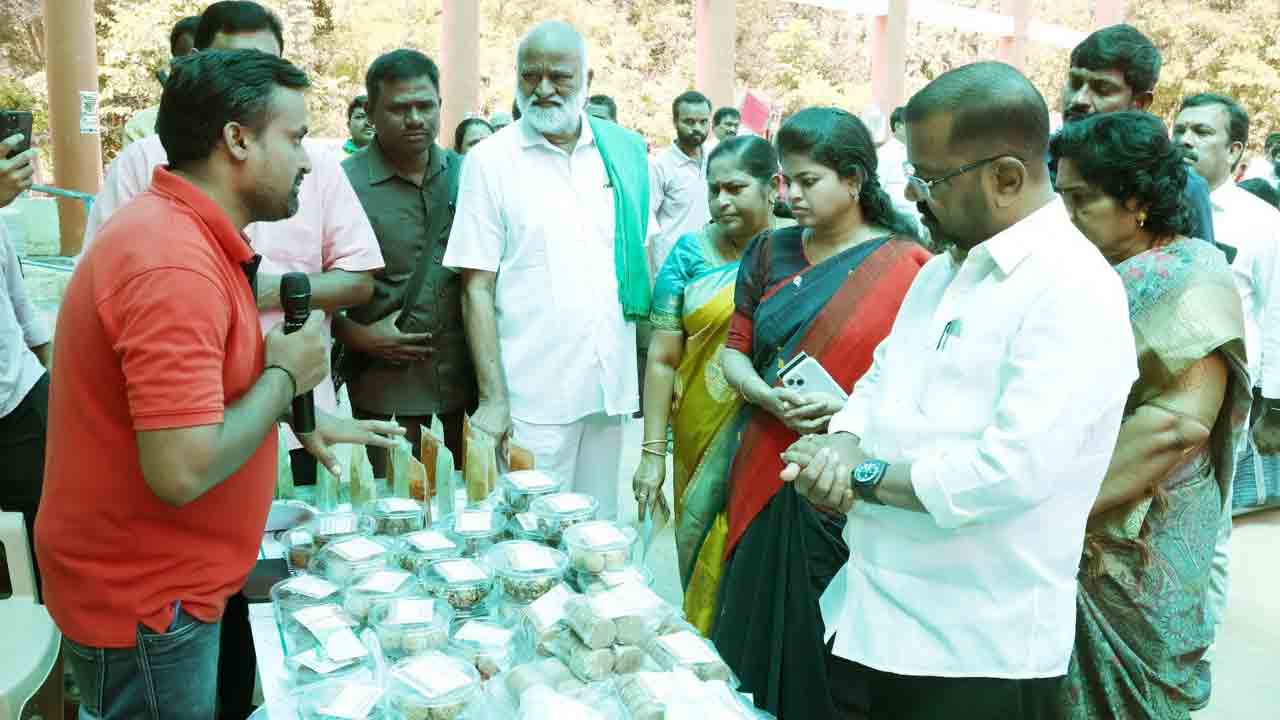 Organic Products | సేంద్రియ గ్రామీణ ఉత్పత్తులకు ప్రాధాన్యతివ్వాలి : ఎమ్మెల్యే నాయిని రాజేందర్రెడ్డి