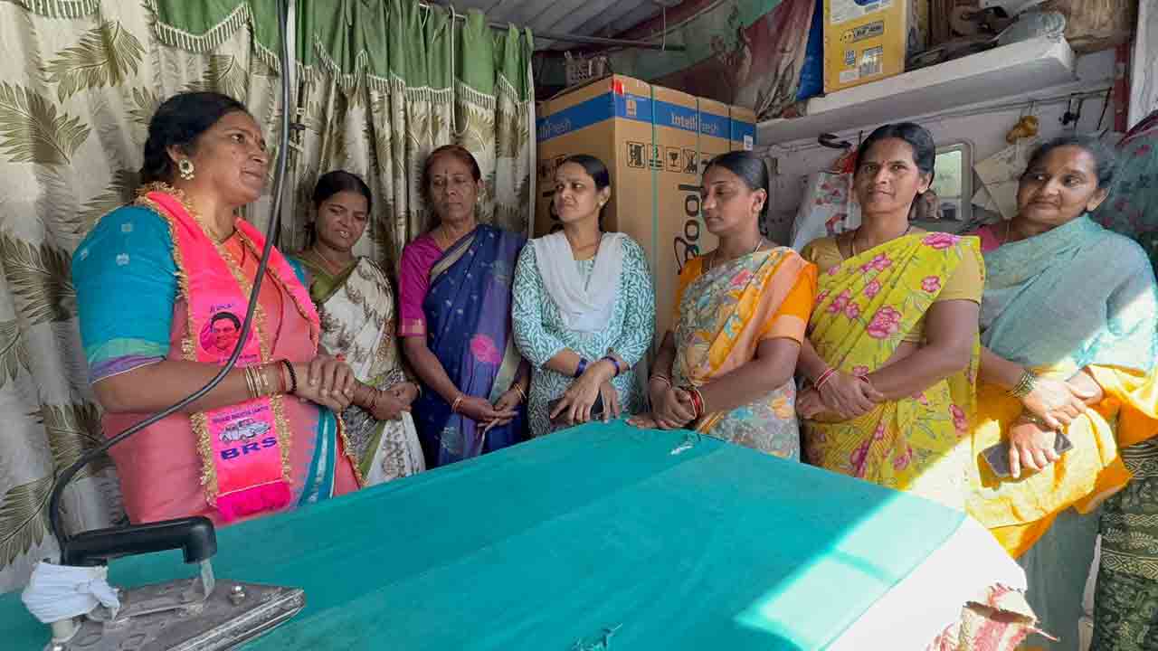 M Padma Devender Reddy | కాంగ్రెస్ ప్రభుత్వం వచ్చాక ప్రజలకు మళ్లీ కష్టాలు.. ఇంటింటి ప్రచారంలో పద్మాదేవేందర్ రెడ్డి