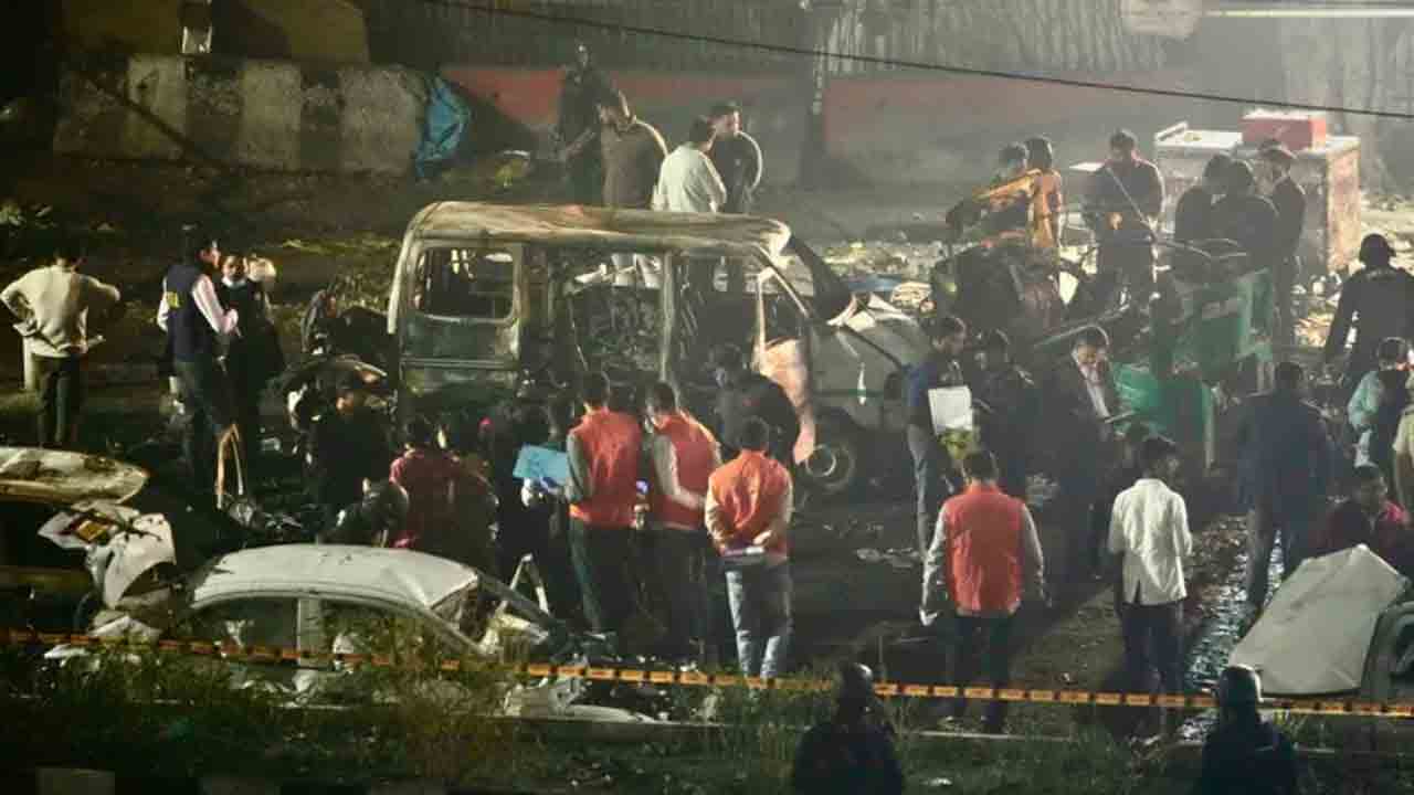 Delhi Blast | ఢిల్లీ పేలుడు.. ఫ్రంట్‌ పేజ్‌లో కథనాలు ప్రచురించిన పాక్‌ మీడియా