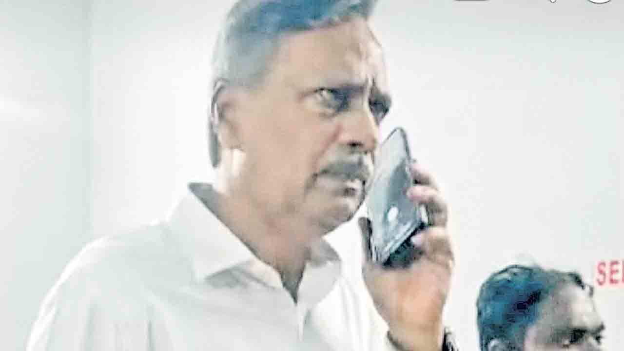 జాతీయ రహదారి పై లైట్లు ఎందుకు వెలగడం లేదు ?