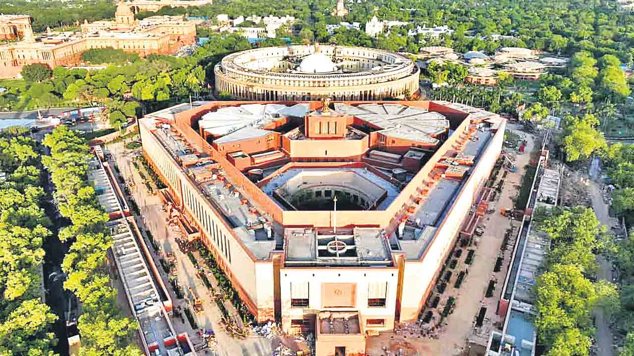 చట్టసభల ఐదేండ్ల పదవీ కాలాన్ని మార్చొచ్చు!