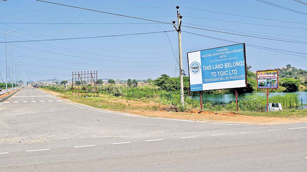 గ్లోబల్‌ సమ్మిట్‌కు కేసీఆర్‌ రోడ్లే దిక్కు!