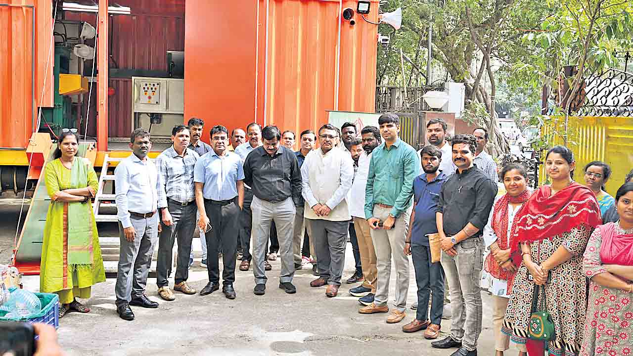 చెత్త రీసైక్లింగ్‌కు మొబైల్‌ వాహనం