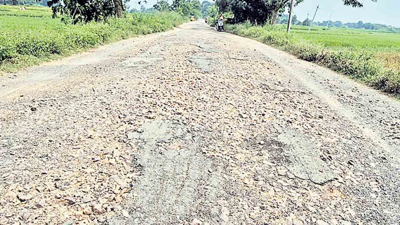 కల్హేర్‌ రోడ్లు.. నరకానికి నకళ్లు