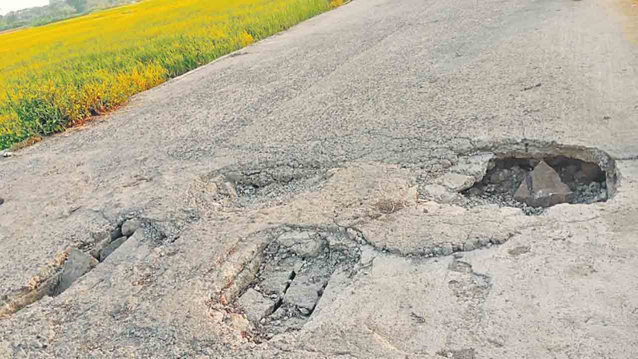 ప్రయాణం.. నరకప్రాయం!