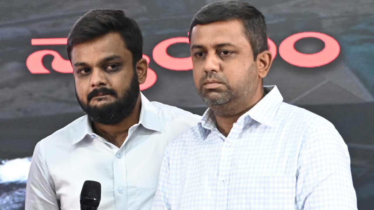 హైకోర్టు స్టే ఉన్నా కూల్చిండ్రు