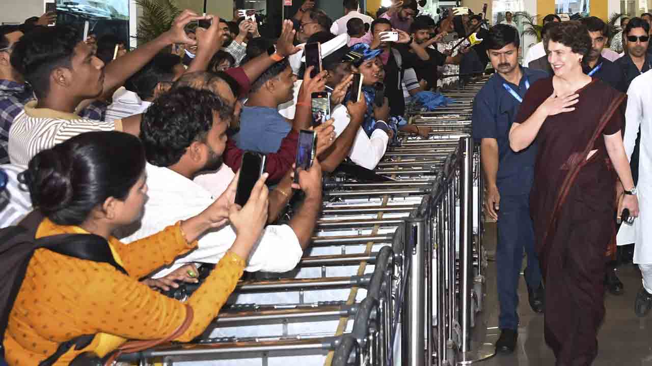 Priyanka Gandhi | ఎన్డీయే నకిలీ జాతీయవాదాన్ని ప్రచారం చేస్తోంది : ప్రియాంకాగాంధీ