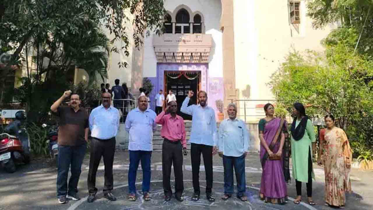 ఓయూ అధ్యాపక ప్రమోషన్లలో అన్యాయం.. ప్రొఫెసర్‌ మనోహర్‌