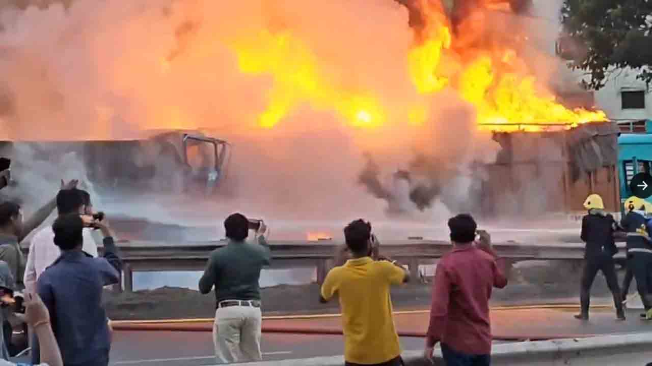 Containers Collide, Catchs Fire | లారీల మధ్య నలిగిన కారు.. చెలరేగిన   మంటలు, 8 మంది మృతి