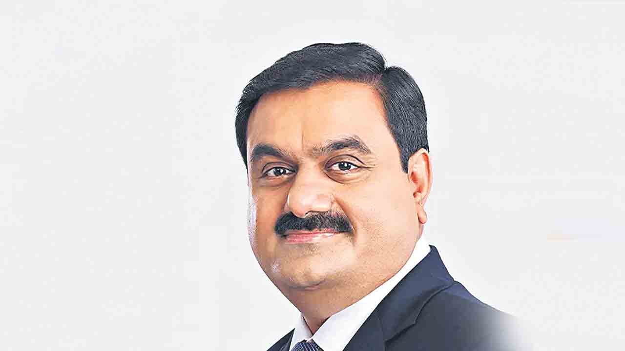 ముఖ్యనేత వసూళ్లకు జడిసి.. అదానీ పీఛేముడ్‌