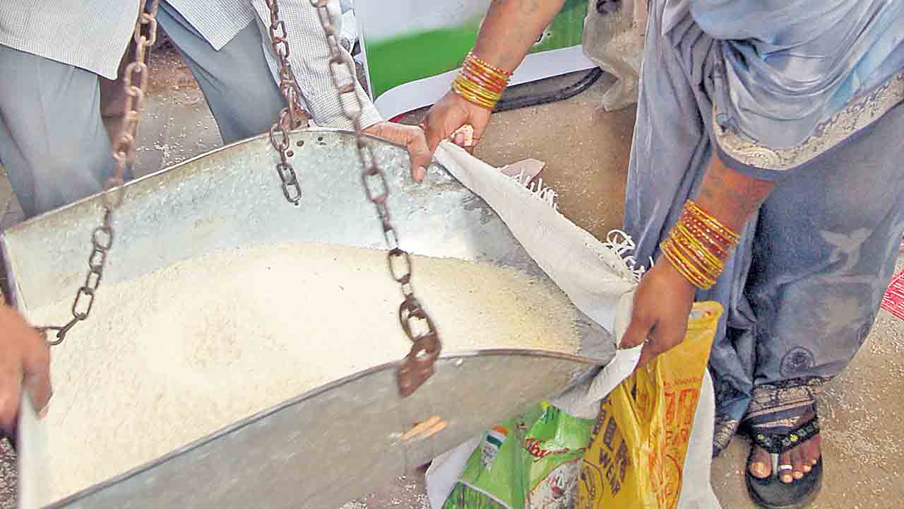 బ్లాక్‌ మెయిల్‌ రాజకీయం!