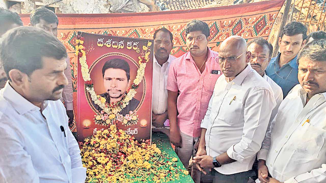 నిందితులను కఠినంగా శిక్షించాలి