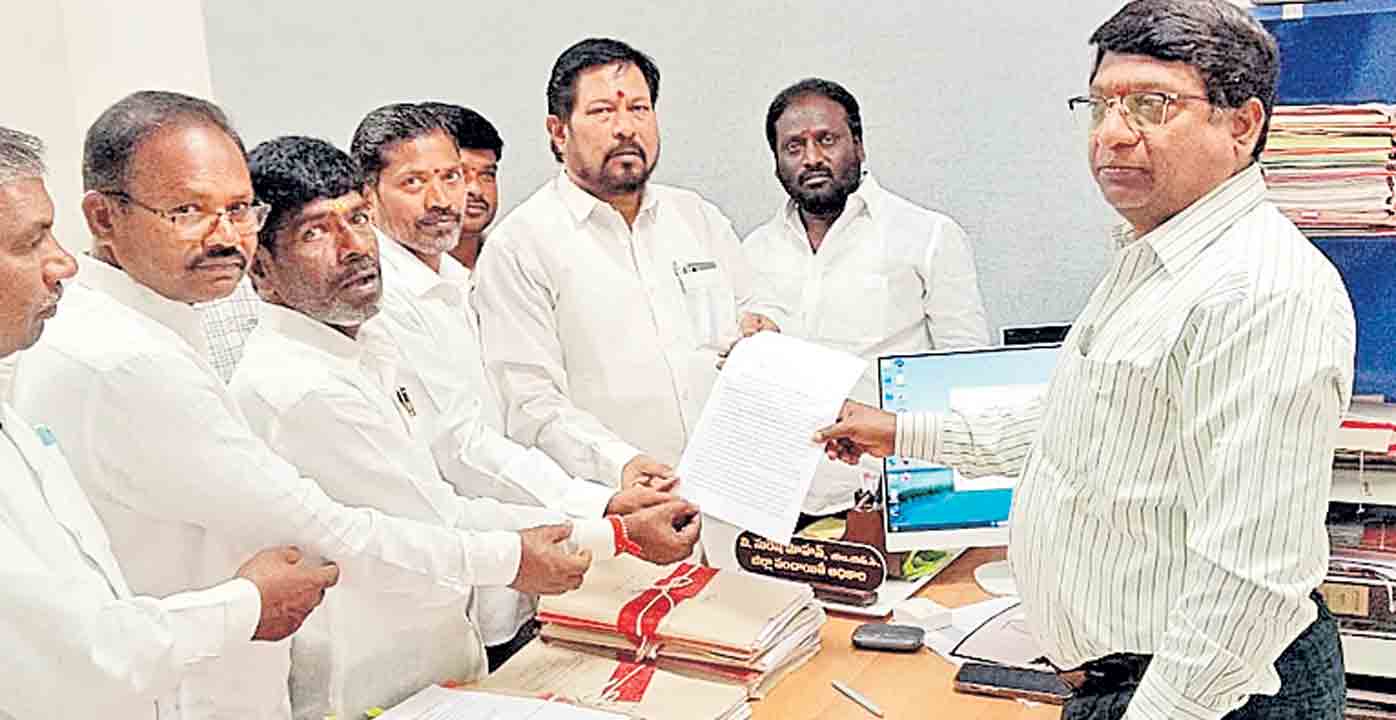 బీసీలకు చట్టబద్ధంగా 42% కల్పించాల్సిందే..