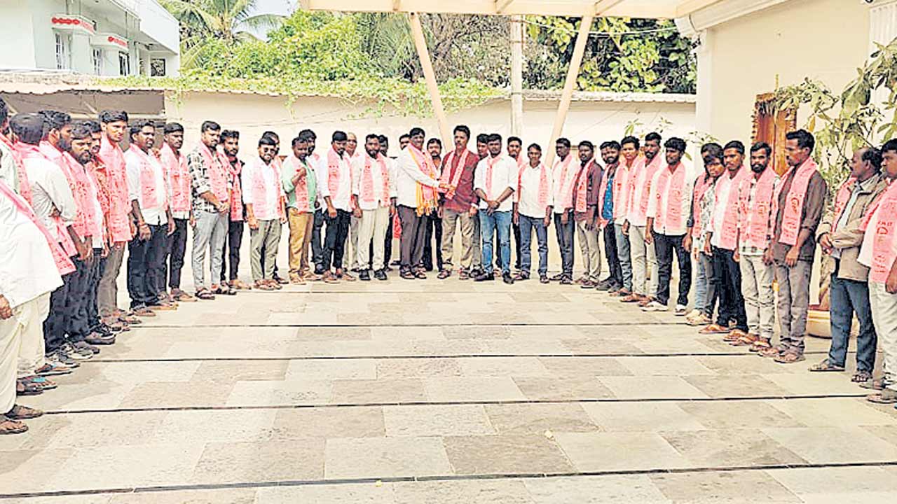 రేవంత్‌ సర్కారుపై విసుగుచెంది.. కాంగ్రెస్‌కు బై.. బీఆర్‌ఎస్‌కు జై..