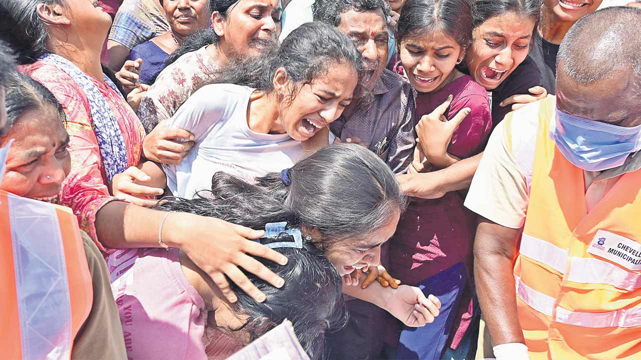 చేవెళ్ల ప్రభుత్వ దవాఖానలో మిన్నంటిన ఆర్తనాదాలు