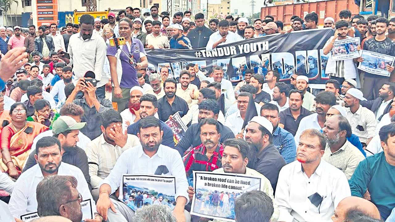 పాలకుల నిర్లక్ష్యమే ప్రయాణికులకు శాపం