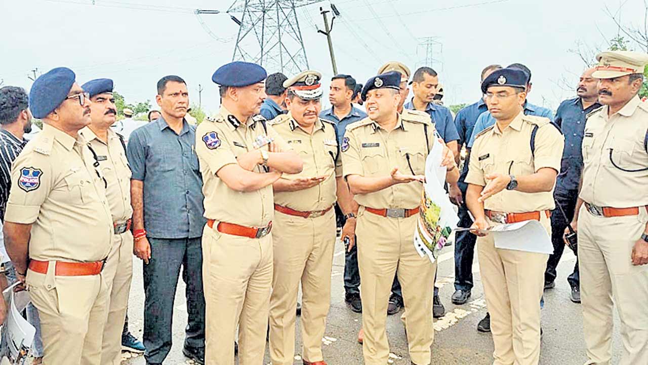 టిప్పర్‌ అతివేగంతోనే ప్రమాదం