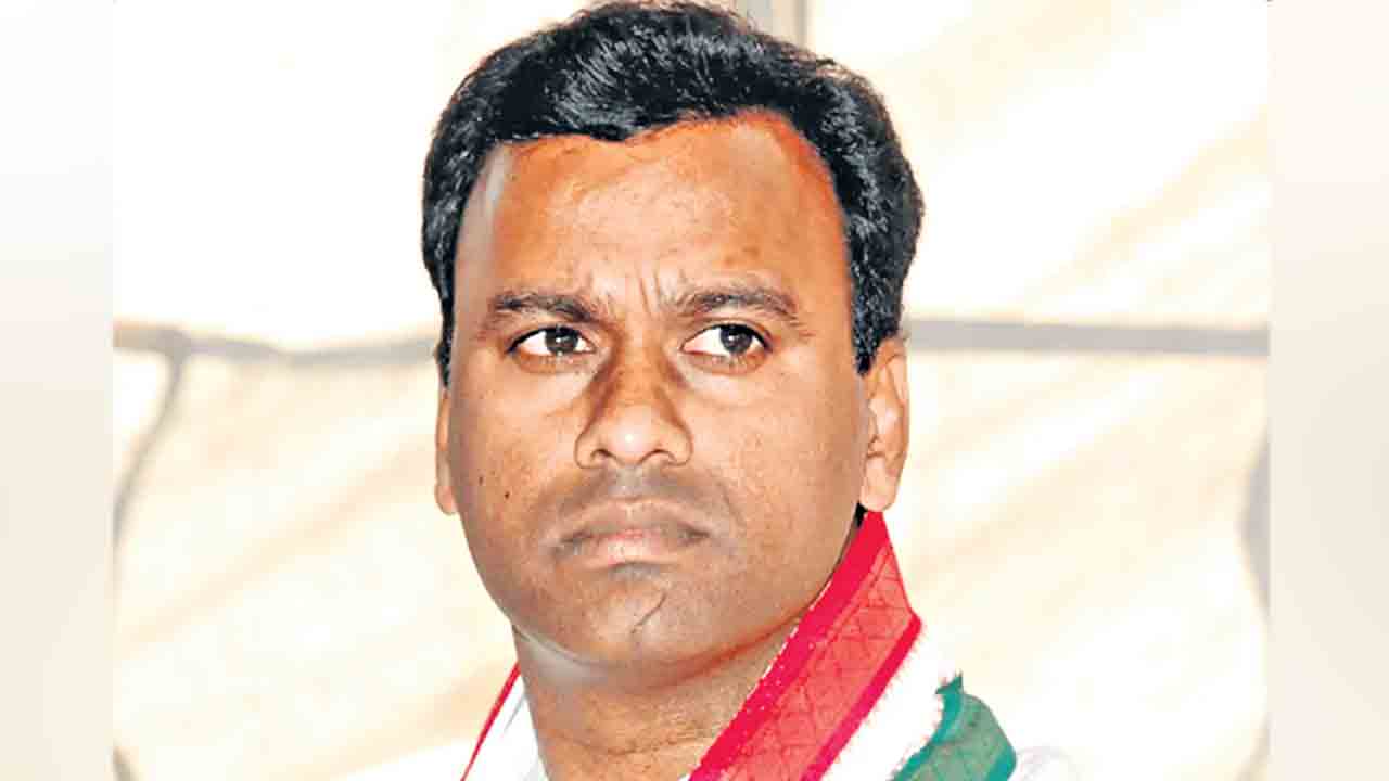 నా మాటే శాసనం!.. వ్యాపారులకు ఎమ్మెల్యే కోమటిరెడ్డి రాజగోపాల్‌రెడ్డి హెచ్చరిక