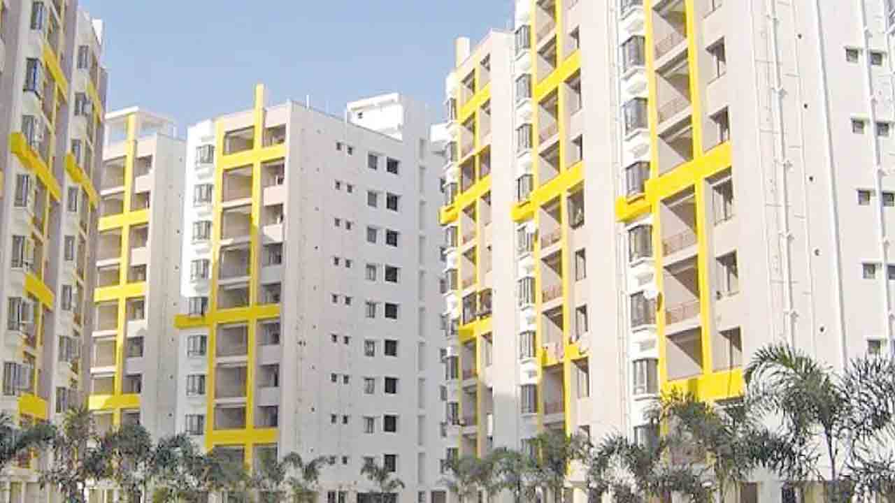 అమ్మకానికి రాజీవ్‌ స్వగృహ ప్లాట్లు