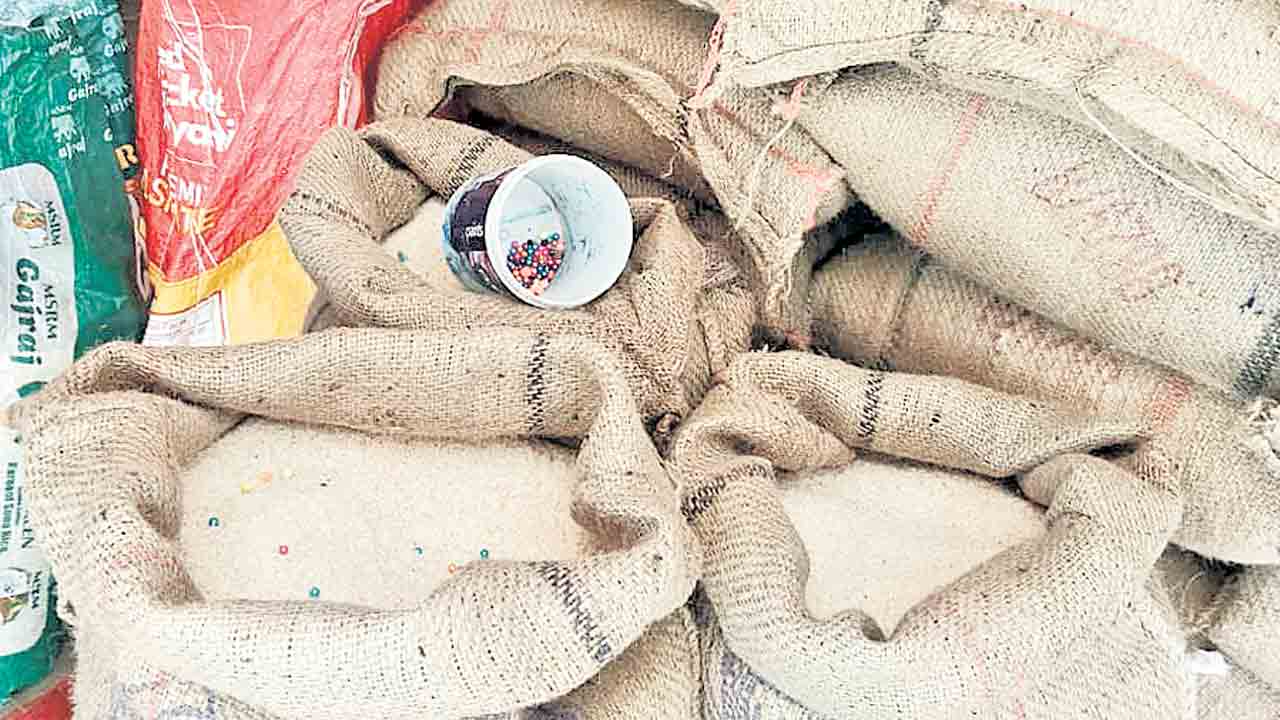 రేషన్‌ బియ్యంలో తలంబ్రాలు