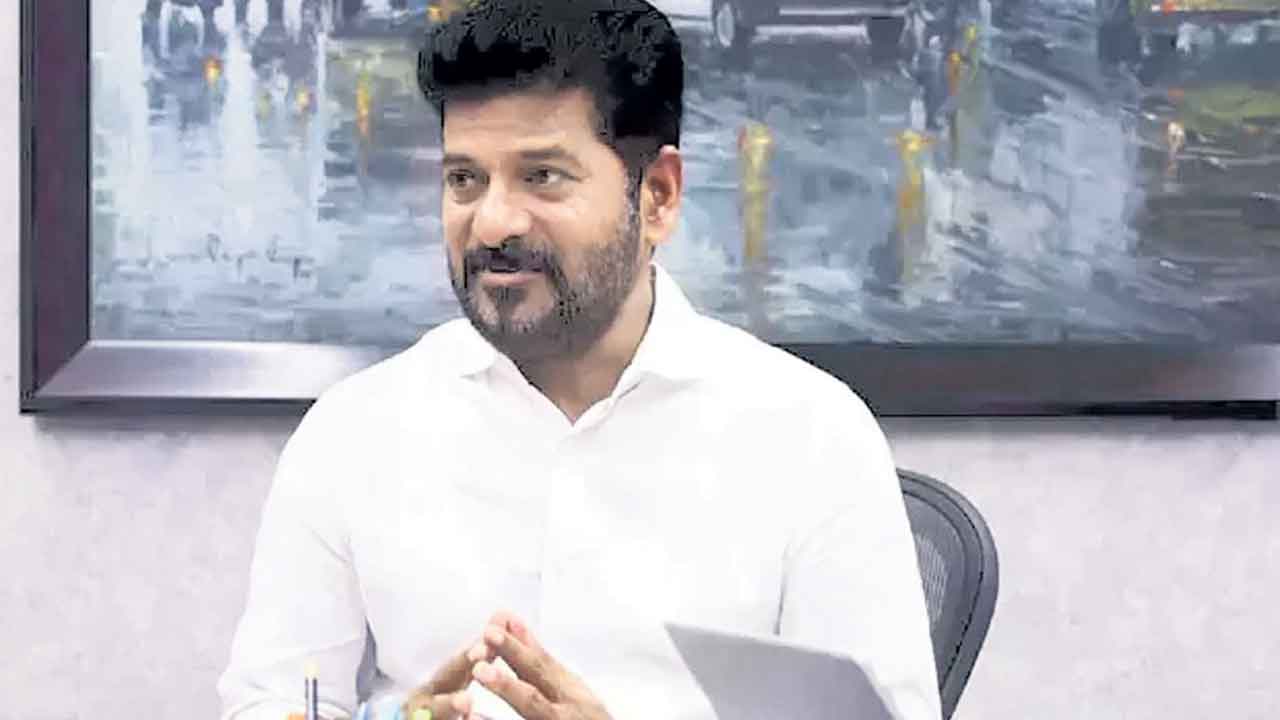 మంత్రులే చీరలు కట్టుకునేలా ఉన్నారు!