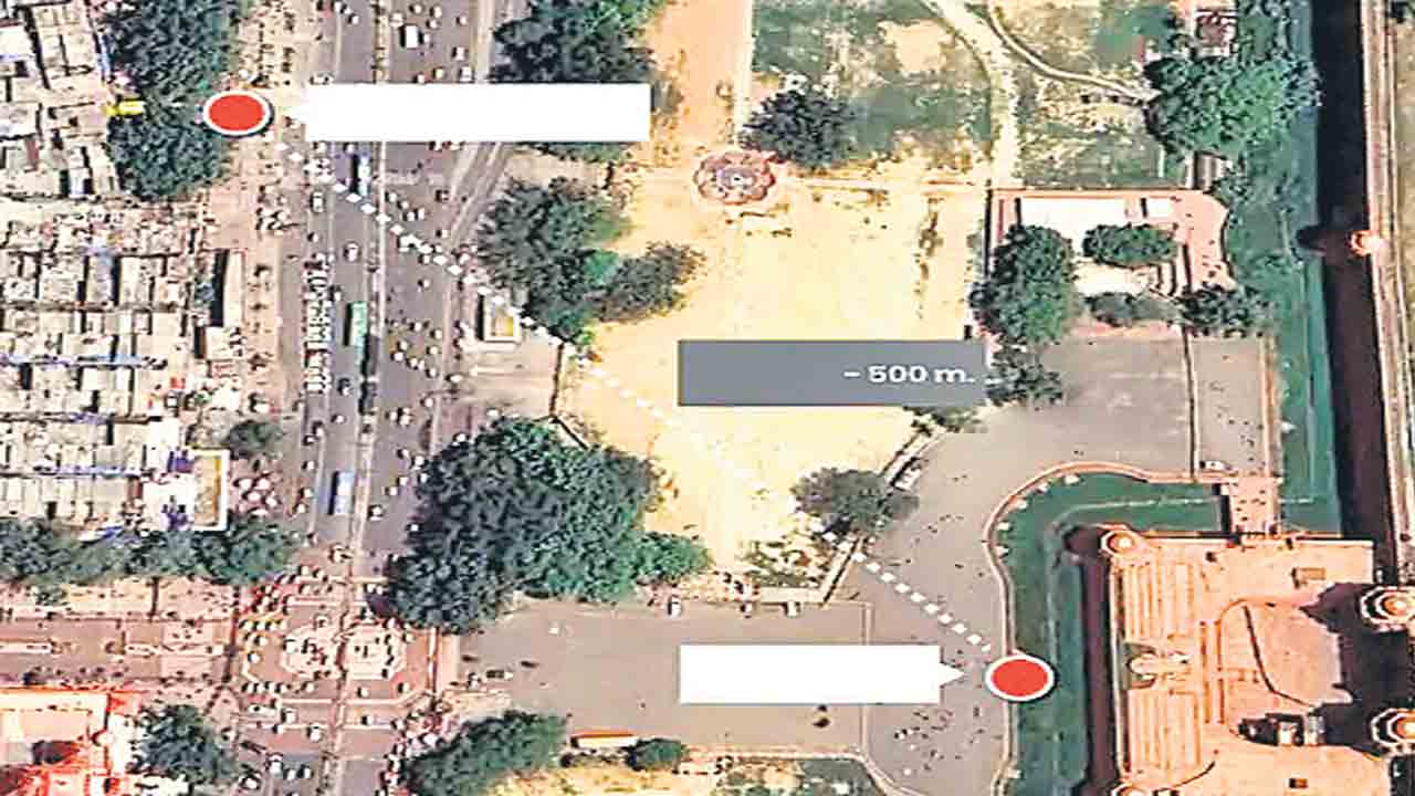 పేలుడు సమీపం లోనే అనేక పర్యాటక ప్రదేశాలు