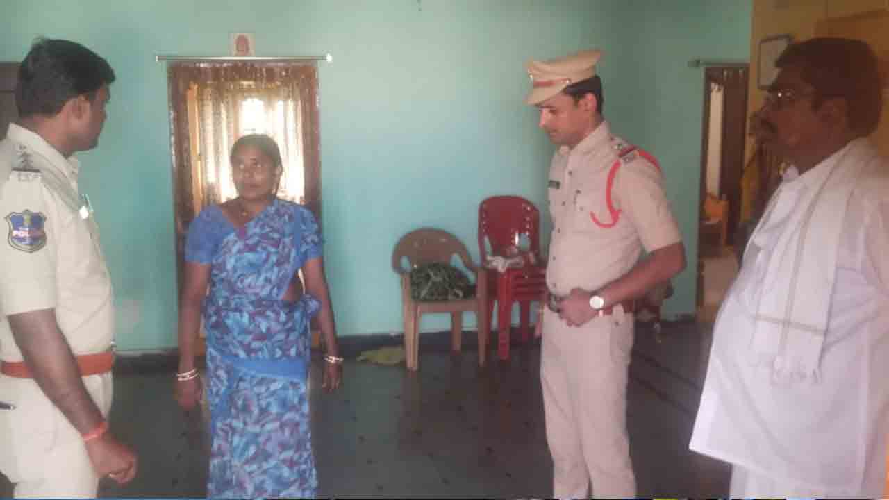 Robbery | గుర్తు తెలియని వ్యక్తులు రాత్రి ఇంట్లోకి చొరబడి..