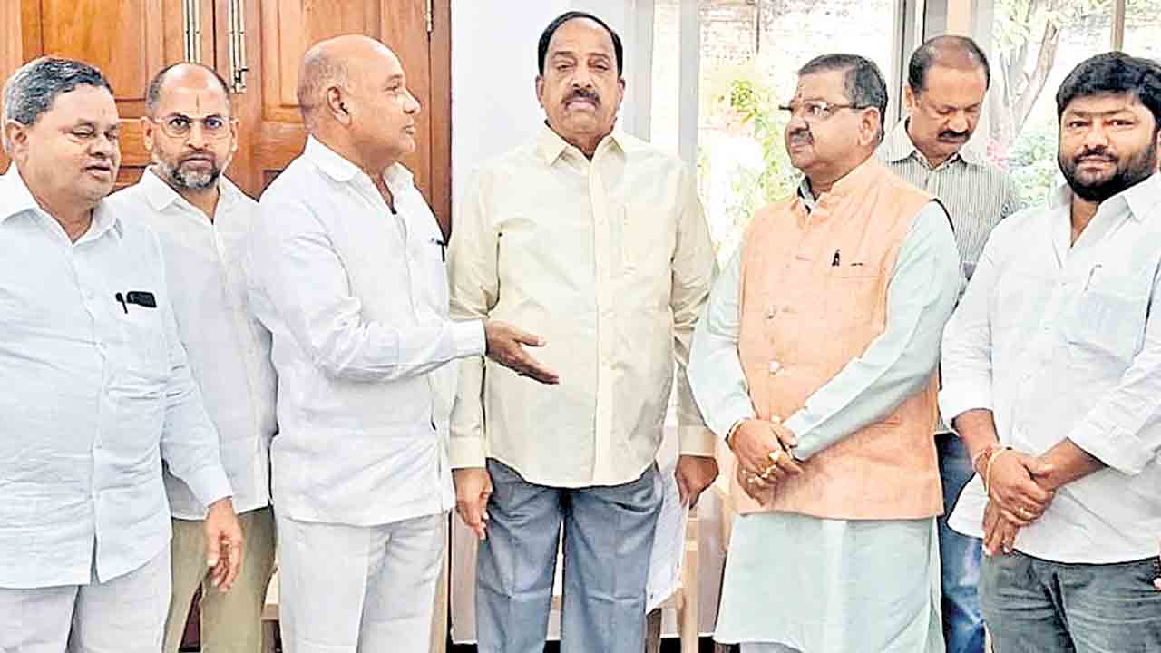 చేనేత రుణమాఫీ నిధులు విడుదల చేయాలి