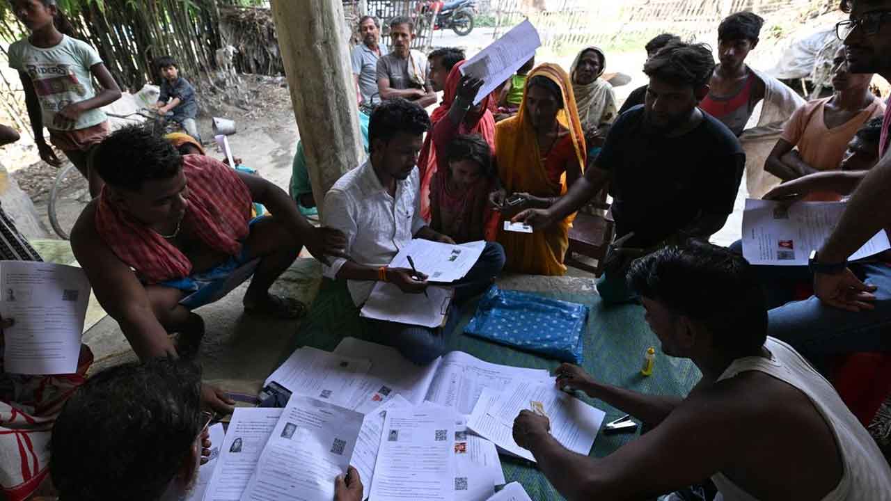 ‘సర్‌’ పిటిషన్లపై ఈసీకి నోటీసులు