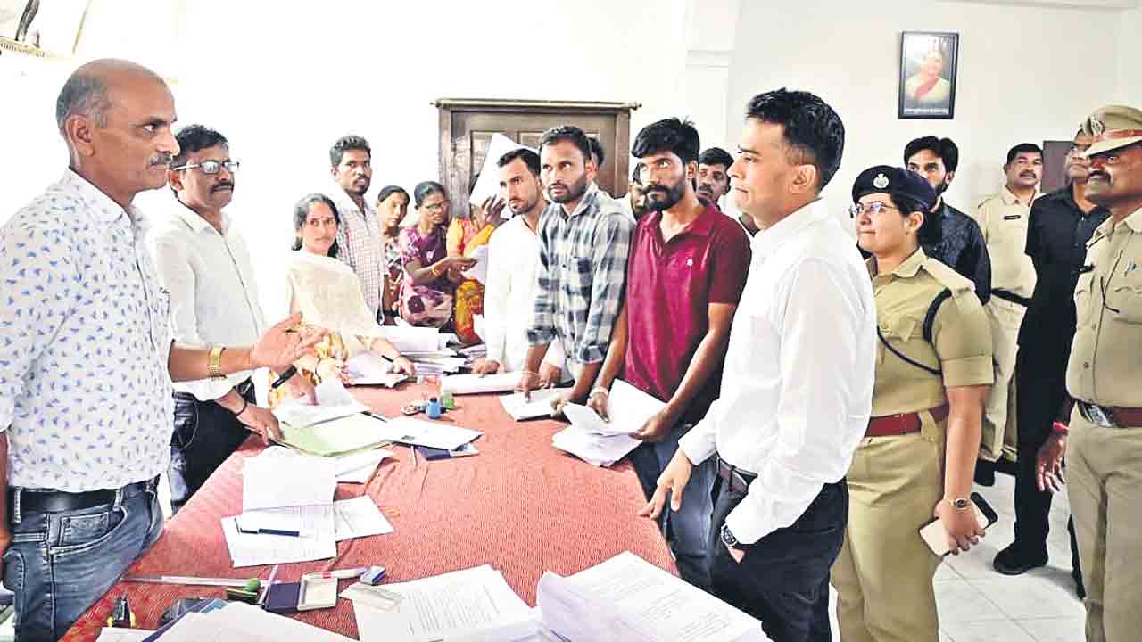 ఎన్నికలకు పకడ్బందీ ఏర్పాట్లు.. ఆదిలాబాద్‌ ఎస్పీ అఖిల్‌ మహాజన్‌