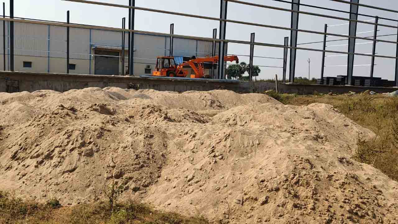 Sand dump | మాగనూరులో ఇసుక డంపు సీజ్